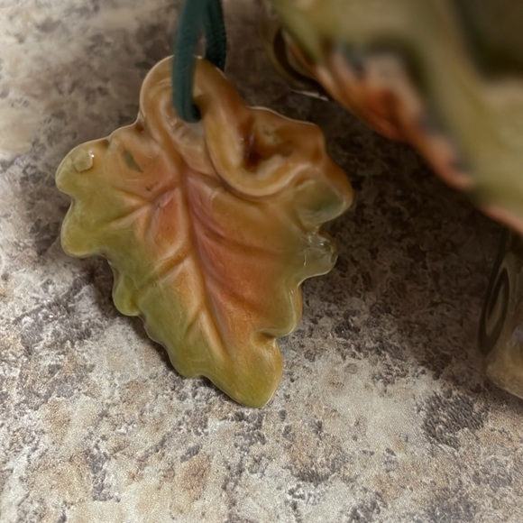VINTAGE CERAMIC DROP BOWL WITH GREEN AND RUST LEAVES CLAW FEET! - Picture 5 of 8
